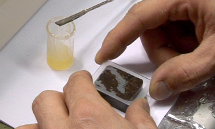 Les lames minces de roches : La fabrication des lames minces - 8 mn 22s